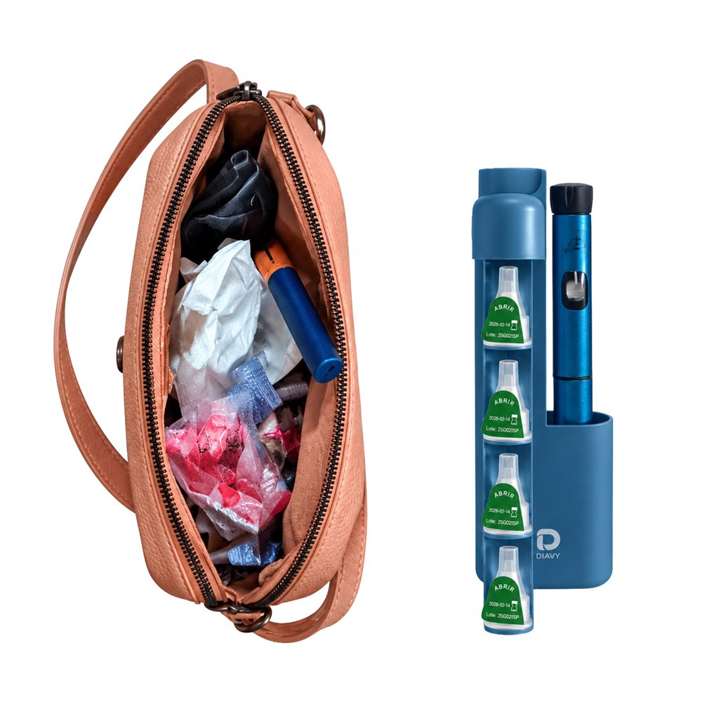 Bolso desordenado junto al estuche Diavy